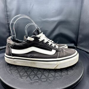 Vans Off the Wall Sneaker Women 6.5  Black Low Top‎ Gum Soles Lace Up Skate Shoe